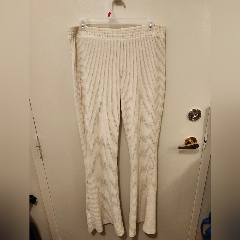 AERIE Cream Bell Bottom Relaxing Pants, Size L, NWOT, Excellent Shape